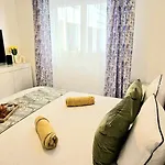 Center Nice, 10min Beach, Parking, Terrace, Direct Tram Apartment *