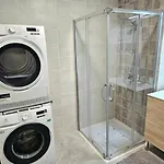 Center Nice, 10min Beach, Parking, Terrace, Direct Tram Apartment *