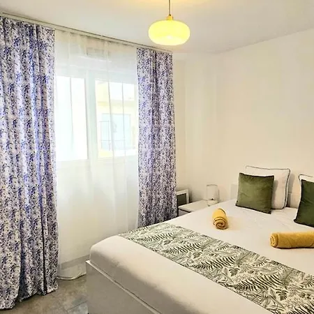Center Nice, 10min Beach, Parking, Terrace, Direct Tram Ницца