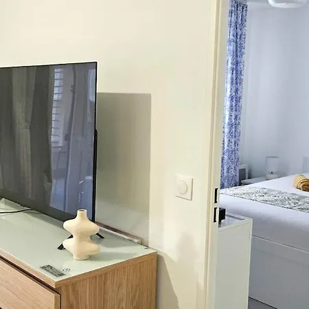 Center Nice, 10min Beach, Parking, Terrace, Direct Tram * Ницца