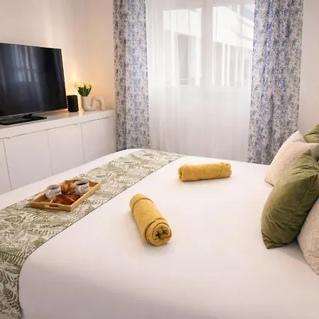 Center Nice, 10min Beach, Parking, Terrace, Direct Tram *