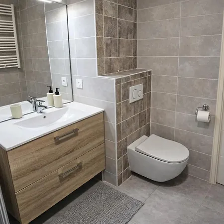Center Nice, 10min Beach, Parking, Terrace, Direct Tram * Ницца