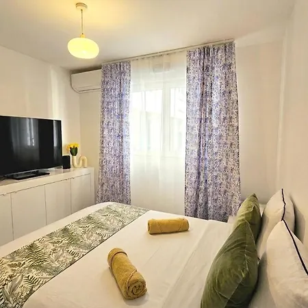 Center Nice, 10min Beach, Parking, Terrace, Direct Tram