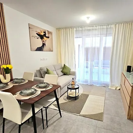 Апартаменты Center Nice, 10min Beach, Parking, Terrace, Direct Tram
