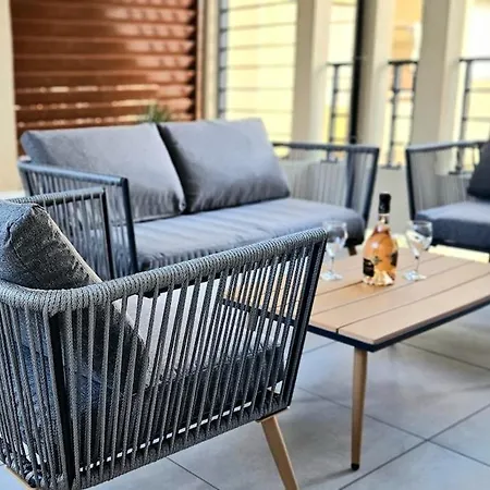 Appartement Center Nice, 10min Beach, Parking, Terrace, Direct Tram Nice